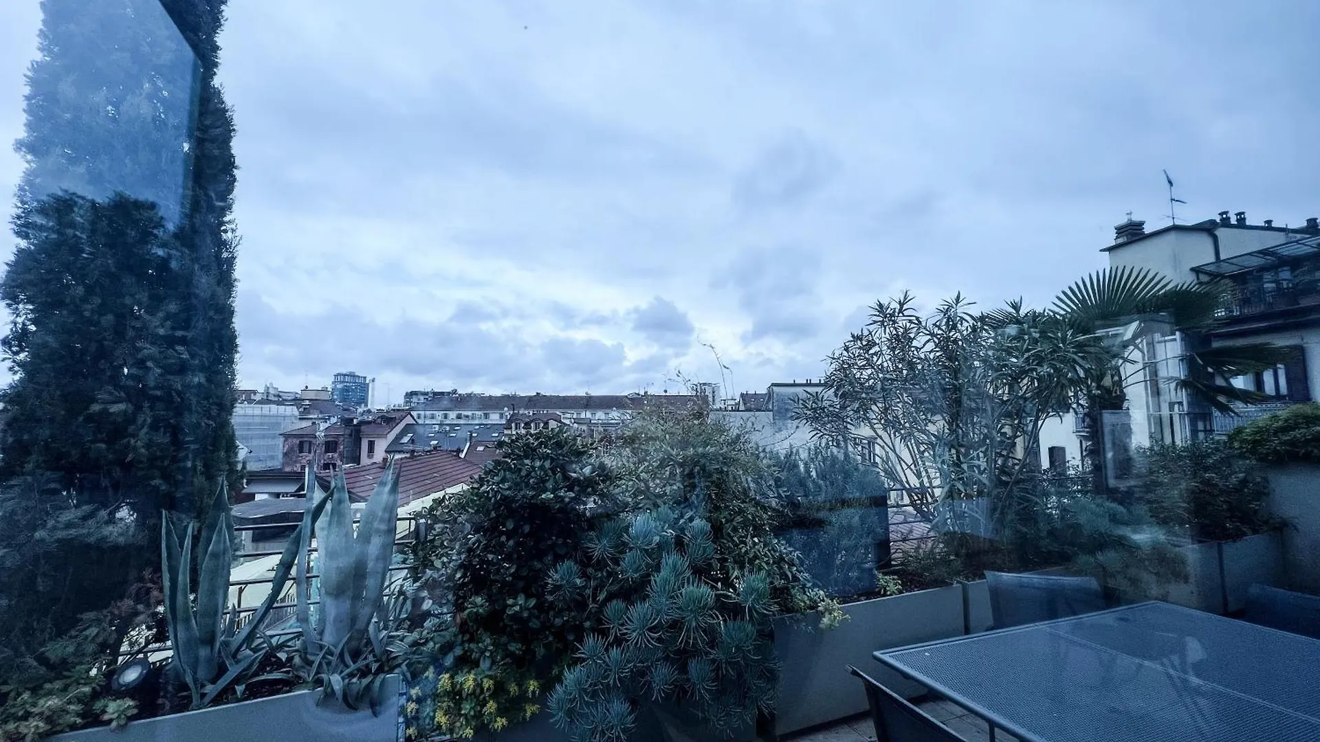 Garden Penthouse - Large & Trendy Flat, Milano Apartment Milan