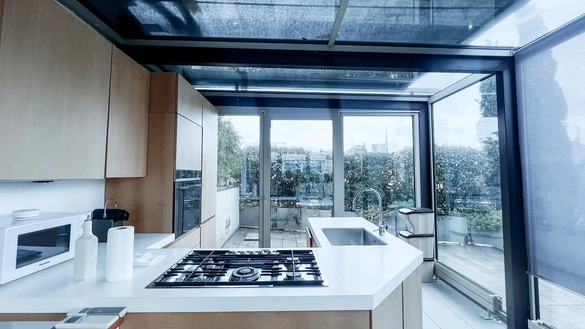Garden Penthouse - Large & Trendy Flat, Milano Apartment