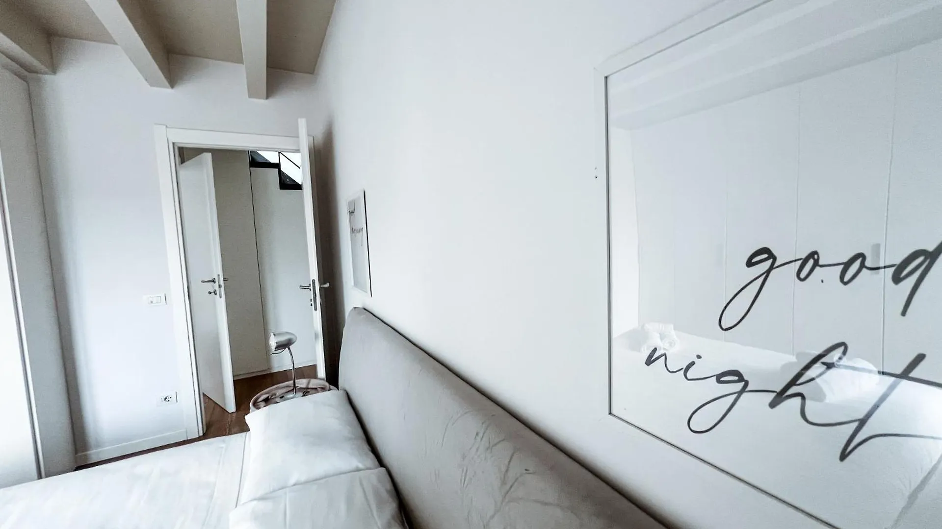 Garden Penthouse - Large & Trendy Flat, Milano Apartment